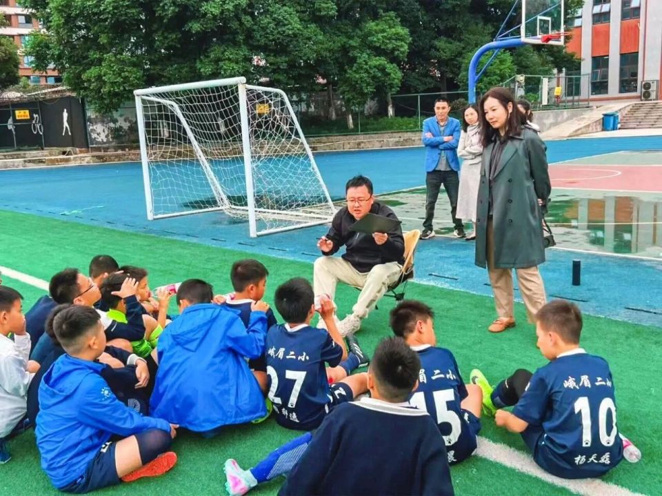 将足球运动 将足球运动